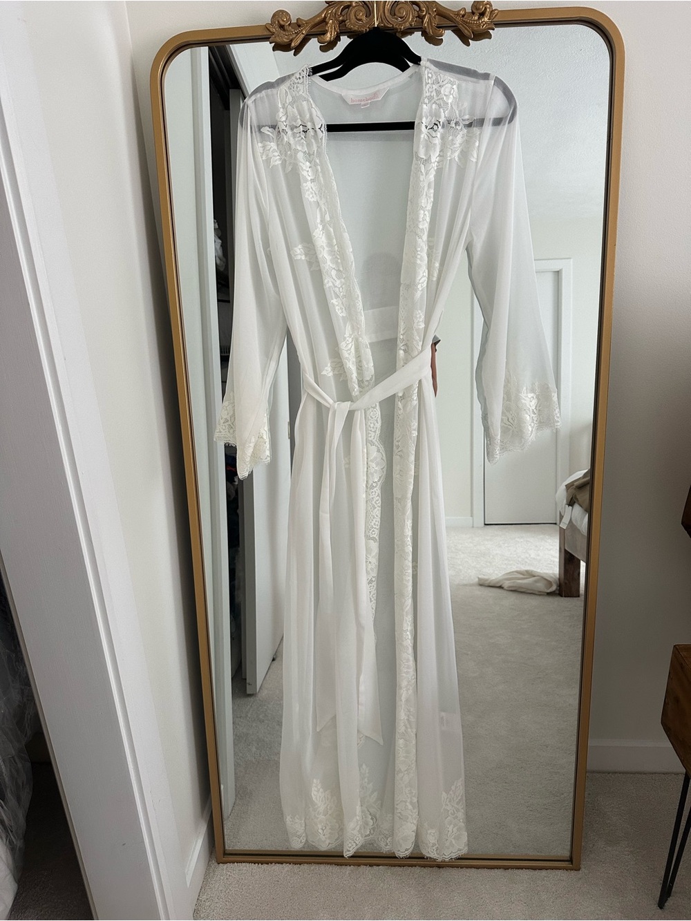 Delicate Lace-Trim Sheer Robe in White - Women's Intimates